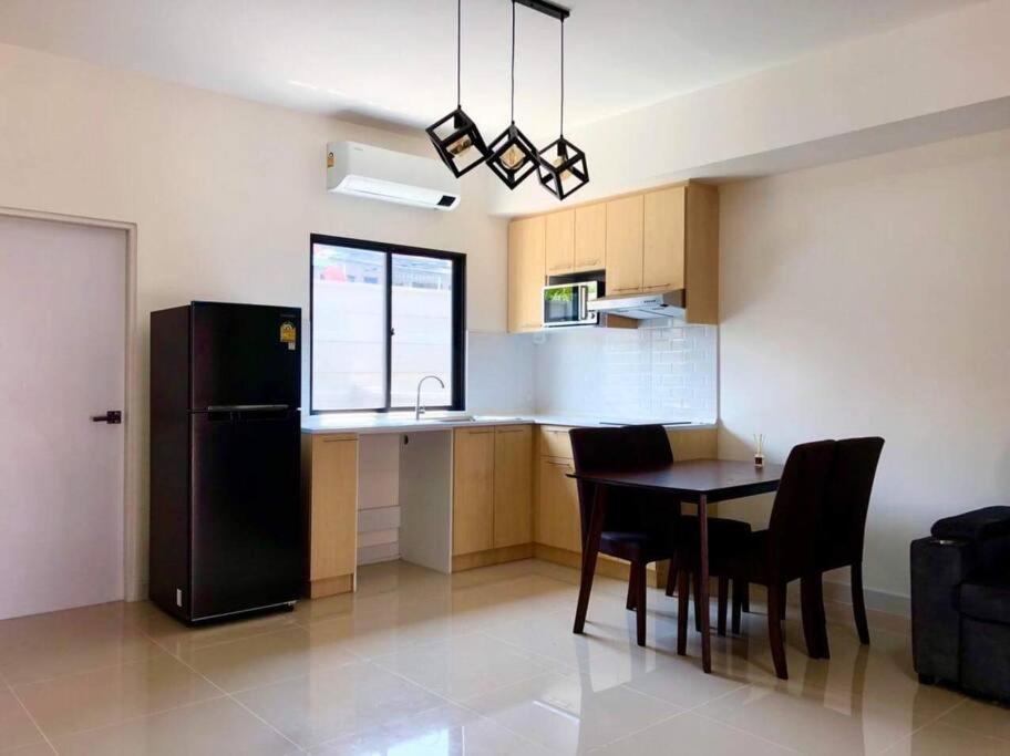 Апартаменты Pleno Srinakarin House Complex Самутпракан Экстерьер фото